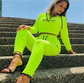 Κομψό και μοντέρνο γυναικείο σετ με κορδόνια