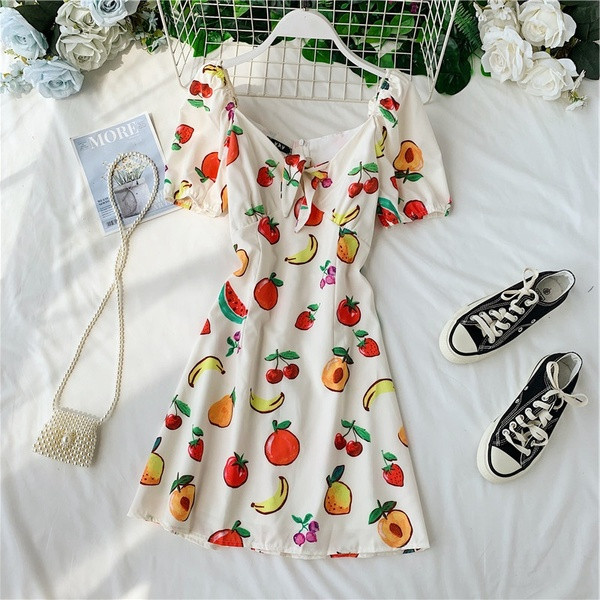 Rochie de dama cu aplicatie si maneci scurte