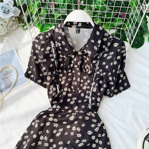 Rochie de dama in negru si model floral