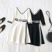 Set modern pentru femei din două părți cu o inscripție alb-negru