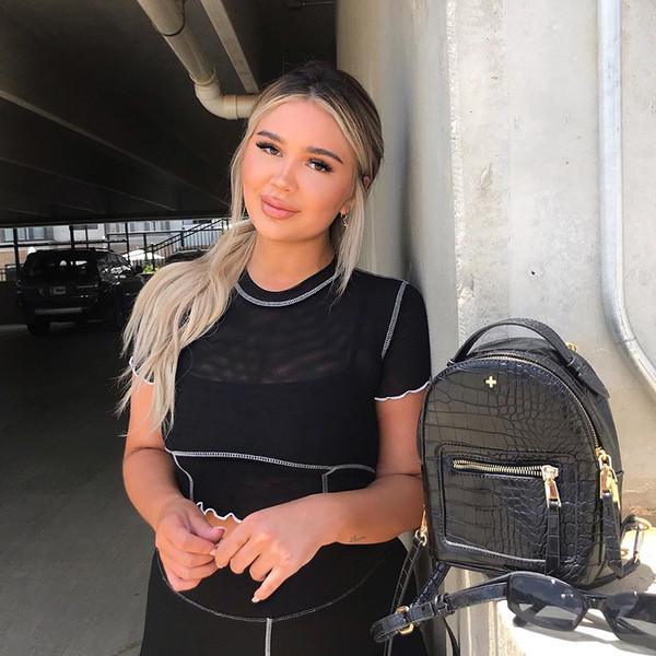 Bluză de damă modernă de culoare neagră - model scurt