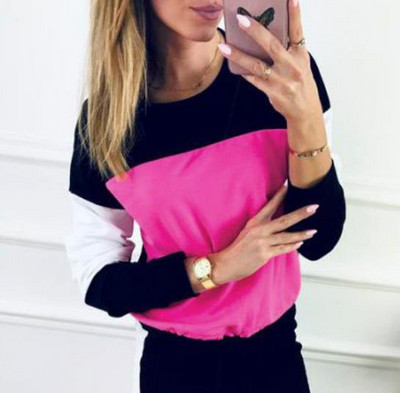 Női sportcsapat ékből vagy pulóverből rózsaszínben