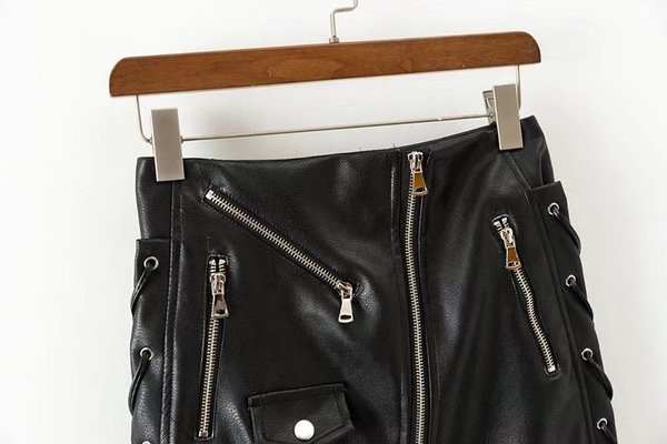 Fusta scurta din piele ecologica cu fermoare negre