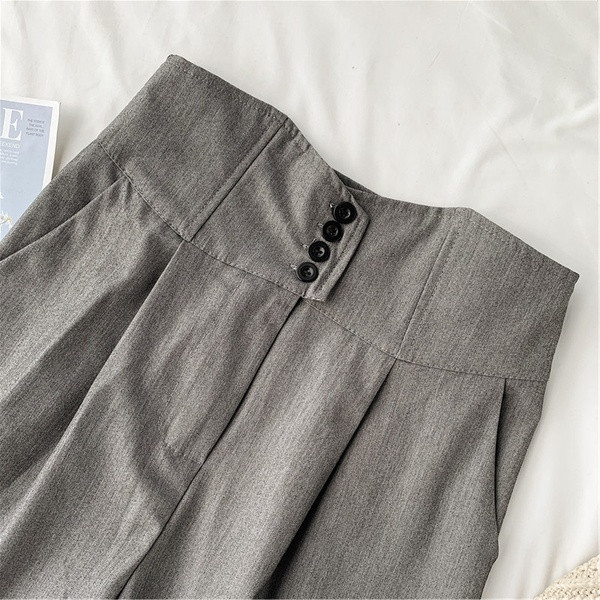 Pantaloni scurți de damă cu talie înaltă în două culori