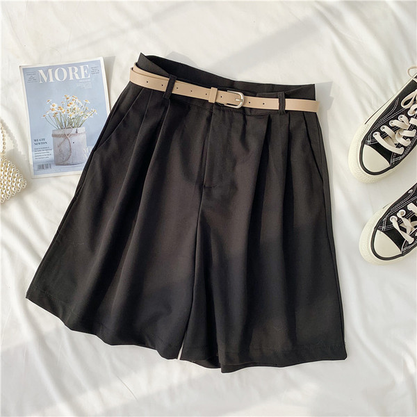 Pantaloni scurți de damă cu curea în trei culori