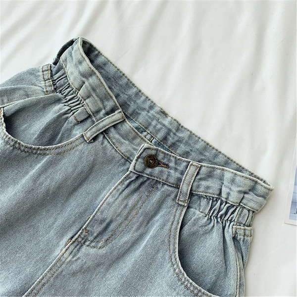 Pantaloni scurți de damă în albastru