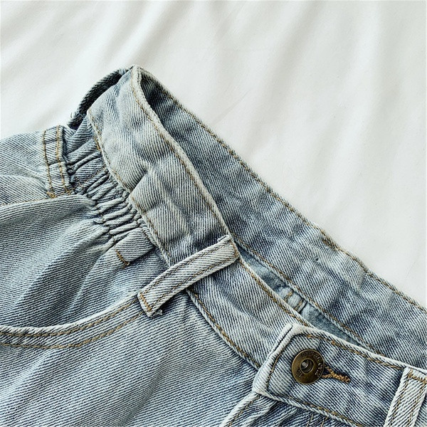 Pantaloni scurți de damă în albastru