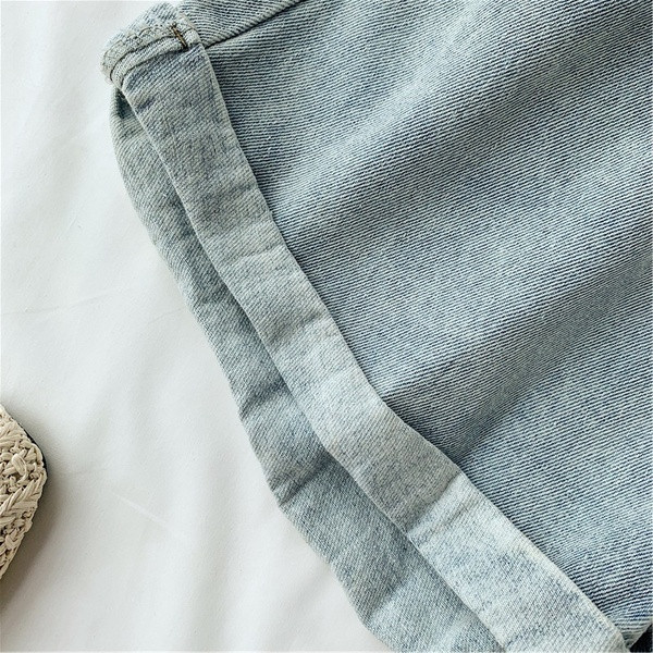 Pantaloni scurți de damă în albastru