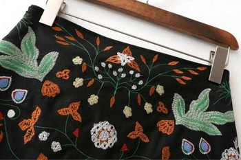 Fusta scurta de dama neagra cu broderie