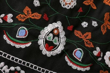 Fusta scurta de dama neagra cu broderie