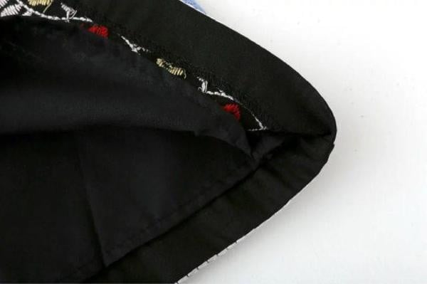 Fusta scurta de dama neagra cu broderie