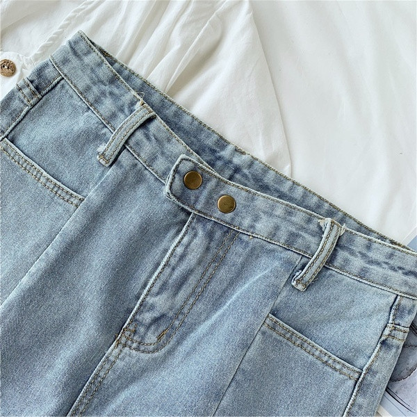 Pantaloni scurți de damă din denim cu buzunare