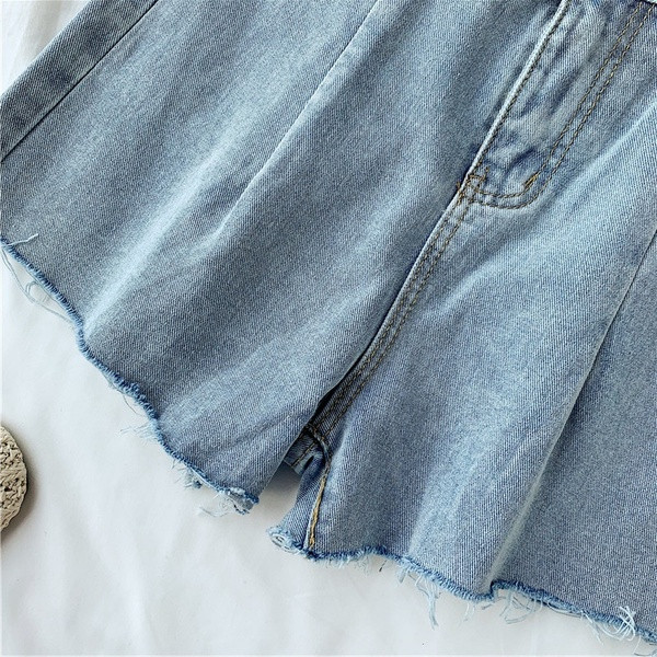 Pantaloni scurți de damă din denim cu buzunare