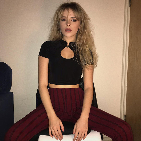 Bluză scurtă de damă de culoare neagră