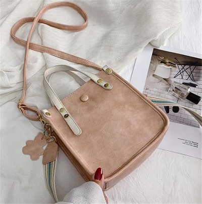 Geanta de dama moderna din piele ecologica in mai multe culori si pandantiv