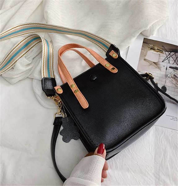 Geanta de dama moderna din piele ecologica in mai multe culori si pandantiv