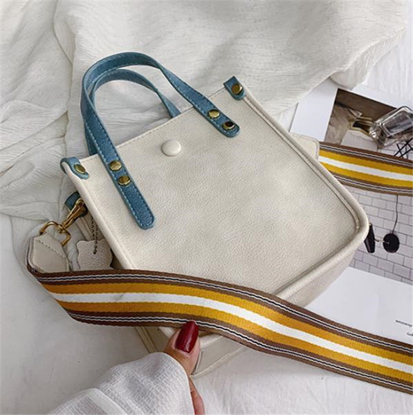 Geanta de dama moderna din piele ecologica in mai multe culori si pandantiv