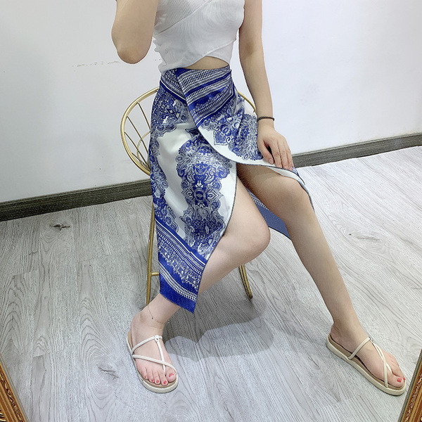 Fusta lungă asimetrică cu model cu model