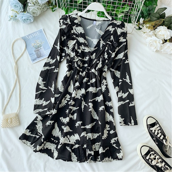 Rochie modernă de damă cu mâneci lungi de culoare neagră