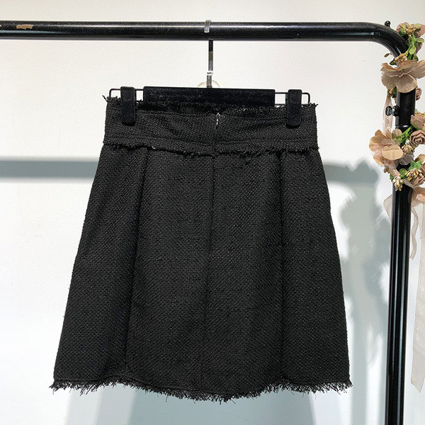 Fusta de dama moderna in negru cu nasturi