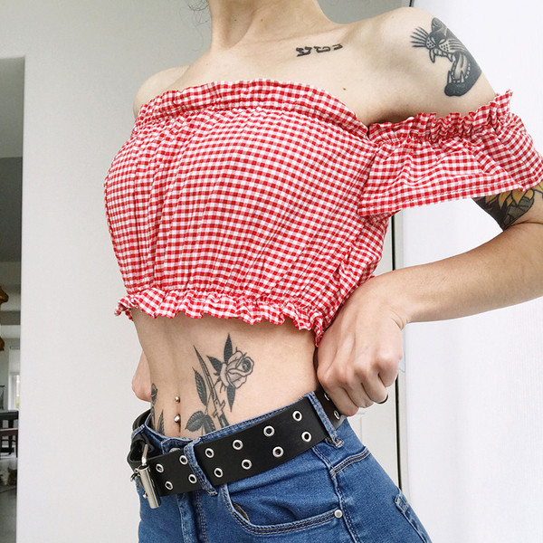Bluză de damă scurtă în carouri de culoare roșie