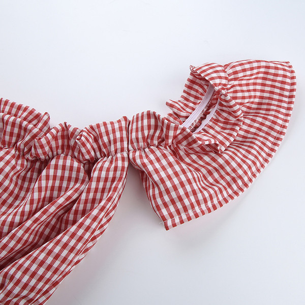 Bluză de damă scurtă în carouri de culoare roșie