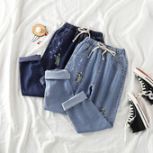 Модерни дамски дънки с еластична талия и бродерия в два цвята