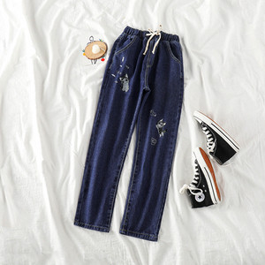 Модерни дамски дънки с еластична талия и бродерия в два цвята