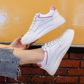 Μοντέρνα γυναικεία παπούτσια με κορδόνια  και επίπεδη σόλα σε δύο χρώματα