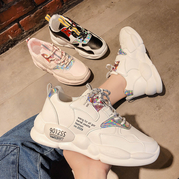 Καθημερινά  γυναικεία παπούτσια σε τρία χρώματα με έγχρωμη εκτύπωση