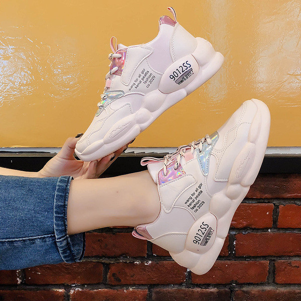 Καθημερινά  γυναικεία παπούτσια σε τρία χρώματα με έγχρωμη εκτύπωση