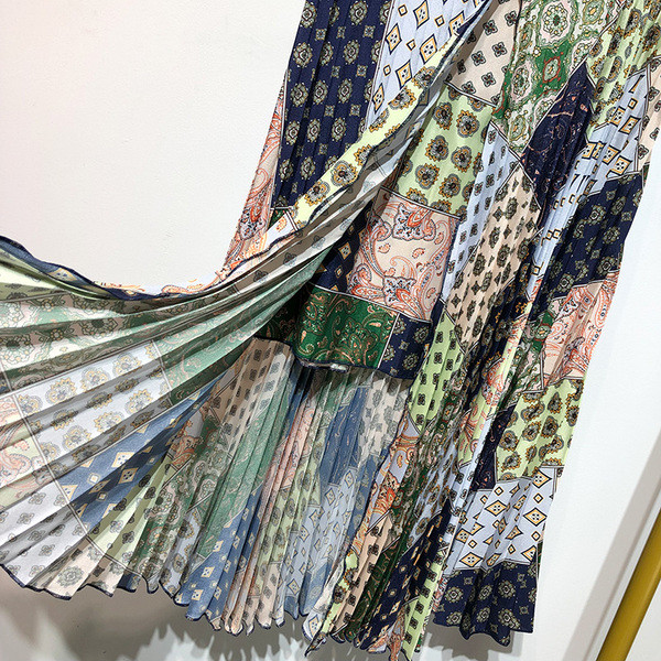 Fusta lată plisată cu model