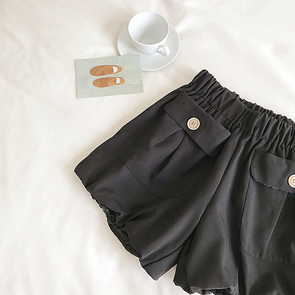 Pantaloni scurti de dama cu buzunare in mai multe culori