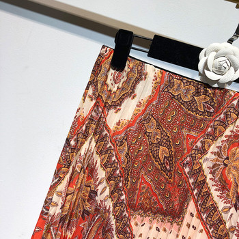 Fusta lunga plisata cu model cu model