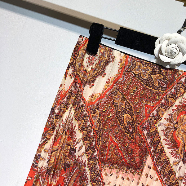 Fusta lunga plisata cu model cu model