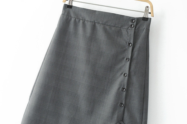 Fusta de dama asimetrica cu nasturi in negru