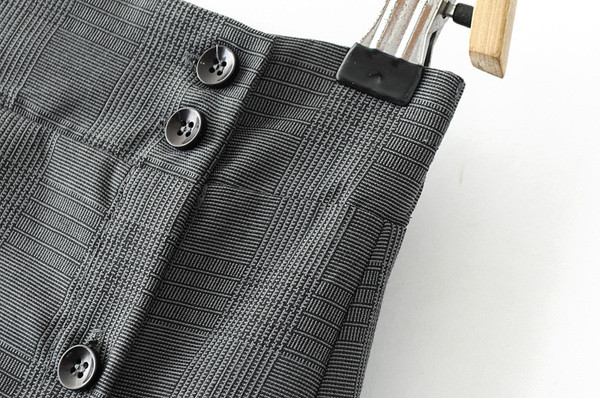 Fusta de dama asimetrica cu nasturi in negru