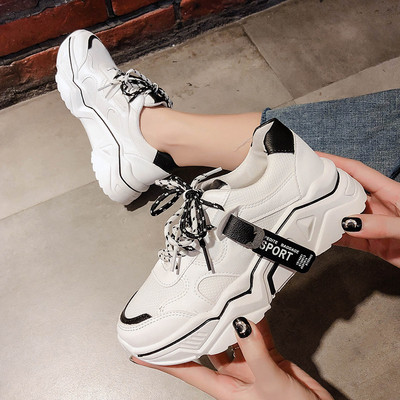 Tenisi moderni de damă cu toc înalt în alb, cu șireturi