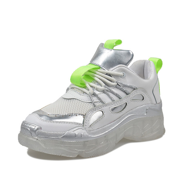 Καθημερινά αθλητικά  γυναικεία παπούτσια με ασημή χρώμα με  κορδόνια