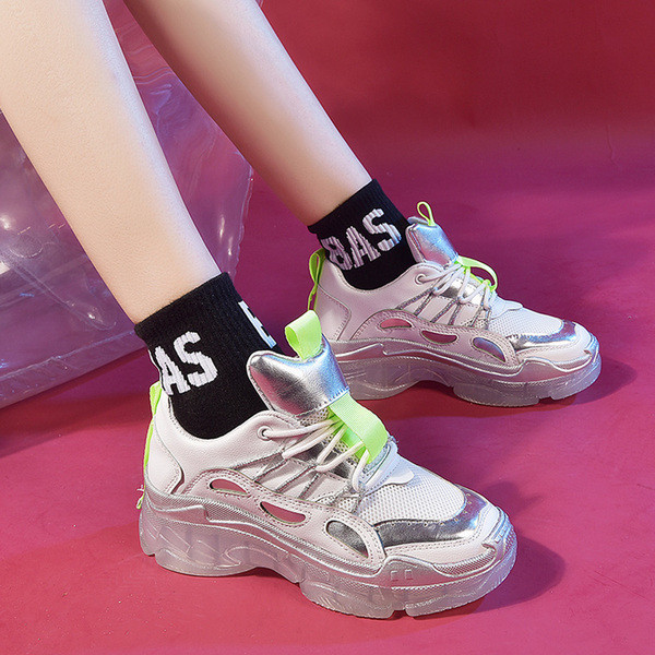 Καθημερινά αθλητικά  γυναικεία παπούτσια με ασημή χρώμα με  κορδόνια