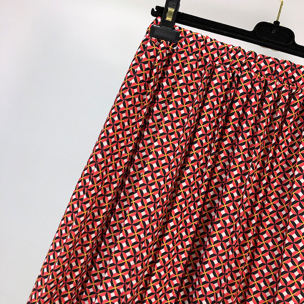 Fusta lunga plisata de dama cu model cu model