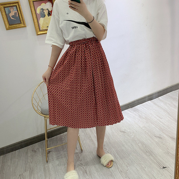 Fusta lunga plisata de dama cu model cu model