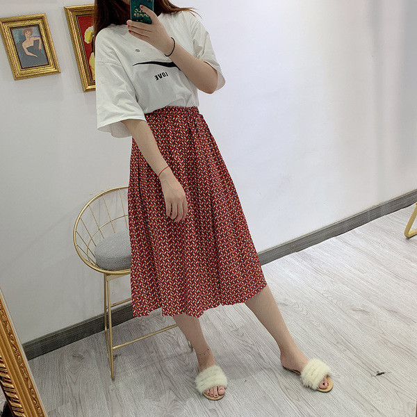 Fusta lunga plisata de dama cu model cu model