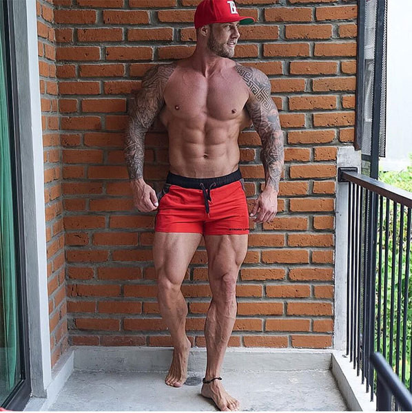 Pantaloni scurți pentru bărbați cu legături în negru, roșu și albastru