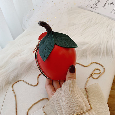 Geanta dama cu lant metalic cu element 3D