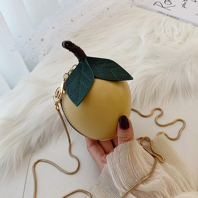 Geanta dama cu lant metalic cu element 3D