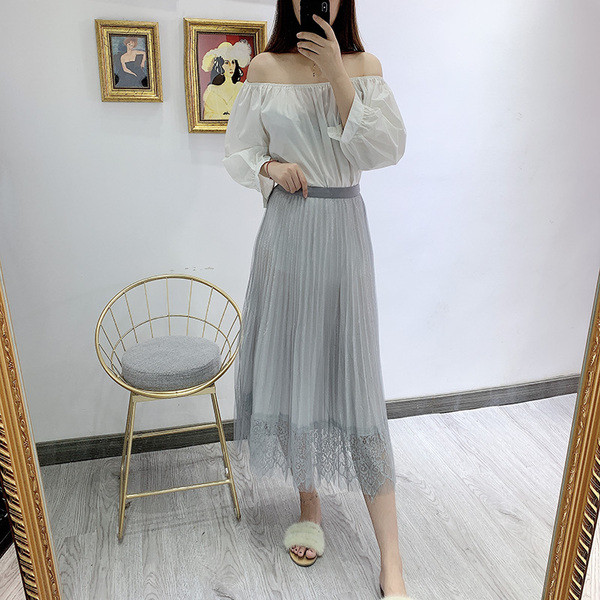 Fusta de dama plisata din tul cu dantela