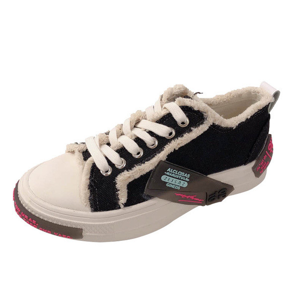 Μοντέρνα γυναικεία αθλητικά παπούτσια με  επίπεδη σόλα σε τρία χρώματα