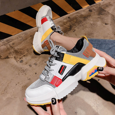 Γυναικεία αθλητικά παπούτσια με κορδόνια  σε δύο χρώματα