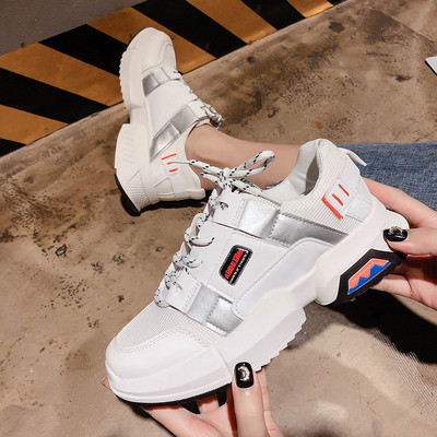 Γυναικεία αθλητικά παπούτσια με κορδόνια  σε δύο χρώματα